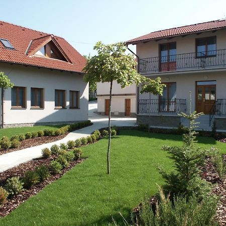 Penzion Karen Hotel Podhájska Exterior foto