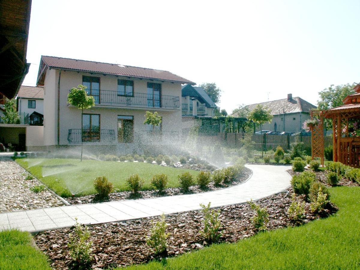 Penzion Karen Hotel Podhájska Exterior foto